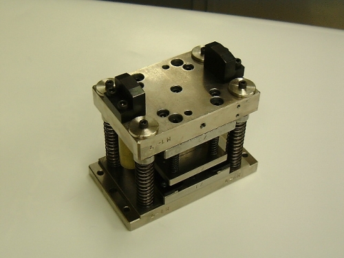 <font size="3">TCPパンチ金型</font>