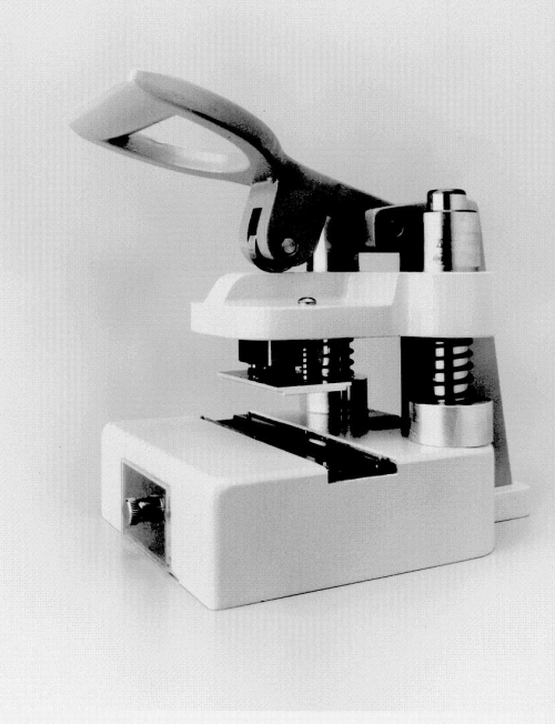 <font size="3">良品・不良品打ち抜き用ハンドプレス</font>